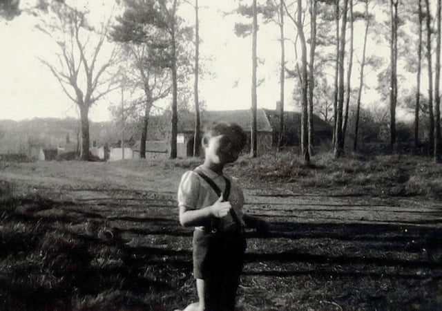 Décembre 1942, Jean-Louis Dreyfus devant la forêt