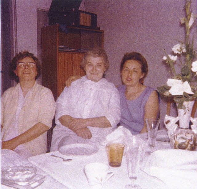 au mileu Henriette Owczarek