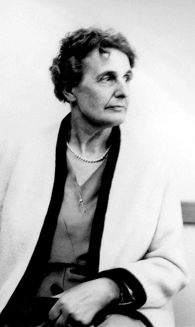 Adélaïde HAUTVAL