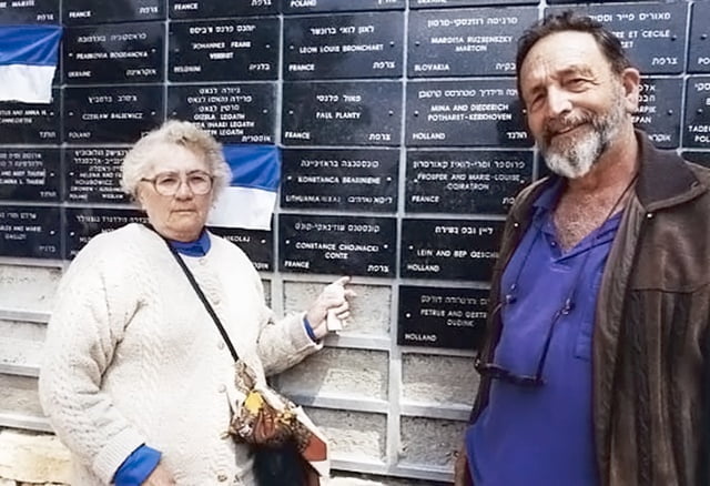 14 avril 1996 Constance devant le mur des noms