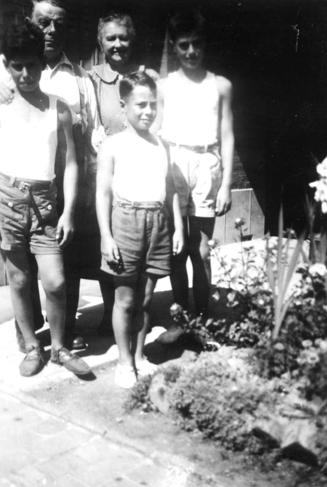 Charles et Marie Monnier avec les sauvés