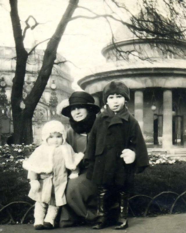 Janvier 1923, Juliette Flachot avec Guy et Renée
