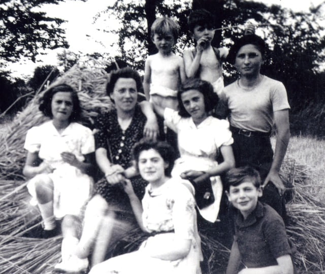 Famille Gaboriaud avec les personnes sauvées