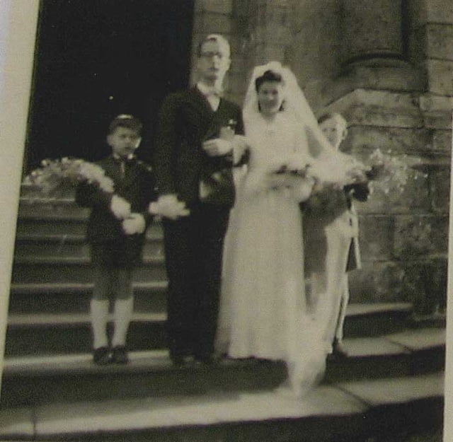 Le petit garçon à droite est marcel Kozuch