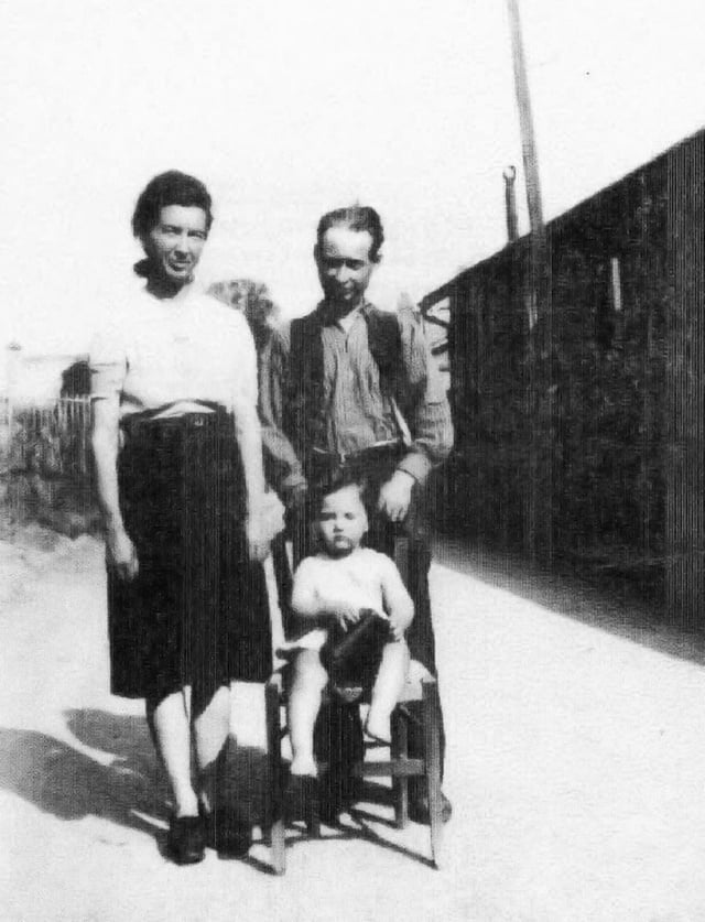 Juliette et Henri FOURNIER au centre leur enfant jacques