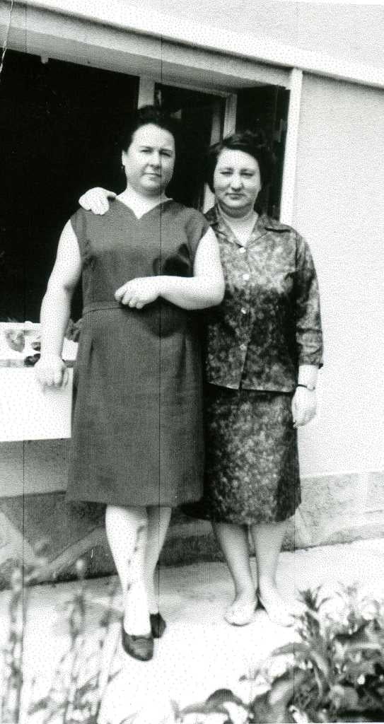 a droite Janine Joly et Léa Dluganoga