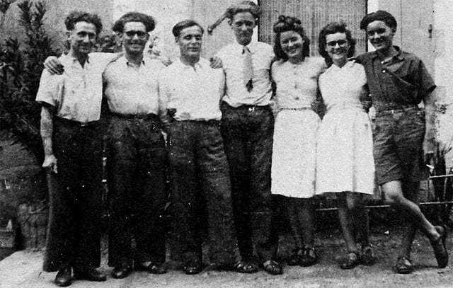 D gauche à droite Bertrand, Léonard, André, Georges, Madeleine et Yvette et Yvon