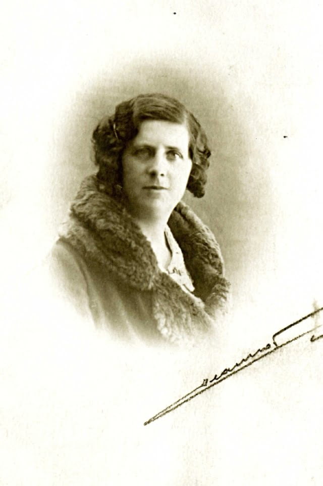 1937, Marie-Josèphe Marquehosse