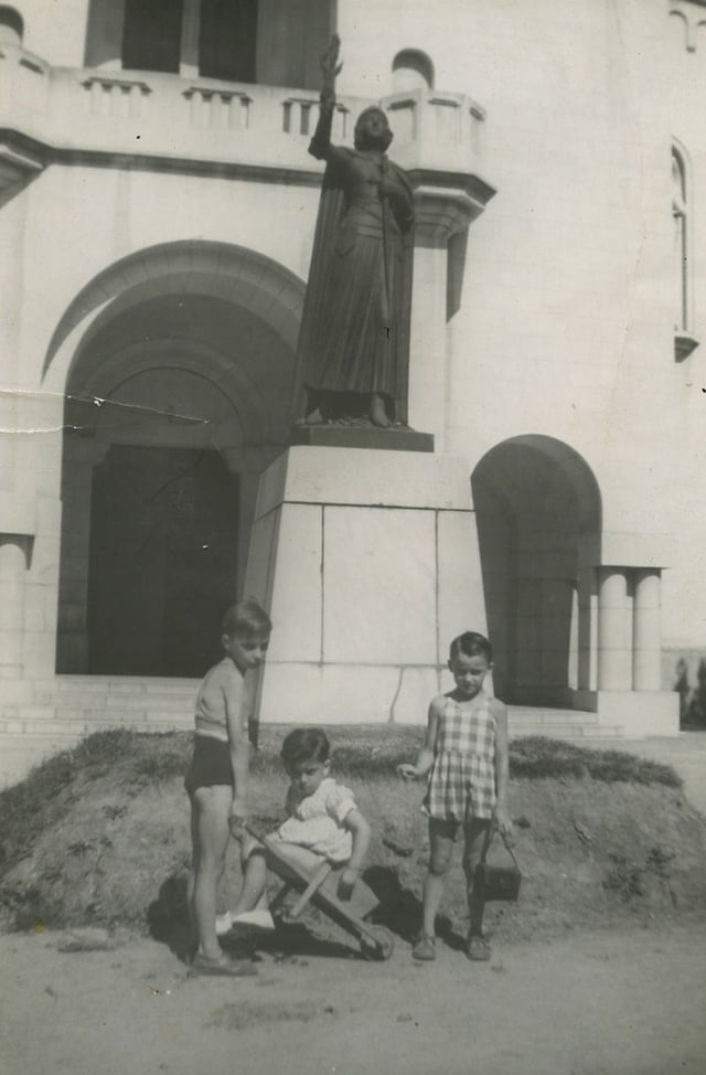 Henri Dzik le 20 avril 1942 avec Yvan et Marco Angeli