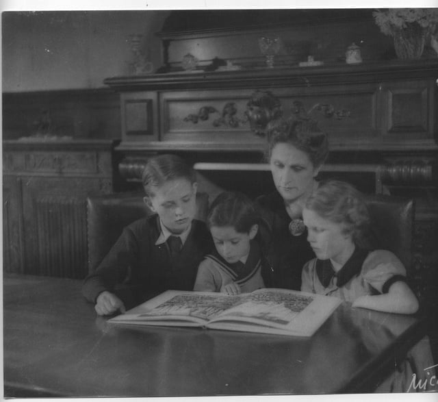 Mme CHEVALLIER avec jean & Charlotte colette Chevallier et Jean-Pierre BRING nov 43