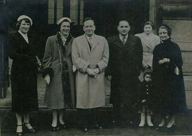 les personnes sauvées. Agnès breitburd est à la première à gauche