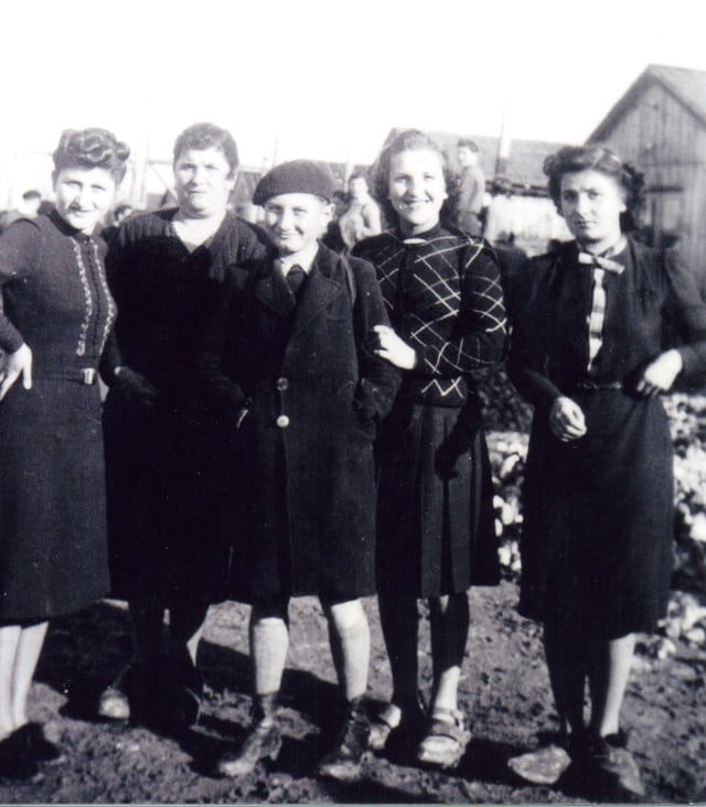 Famille Hepner le jour de la Libération du camps de Poitiers
