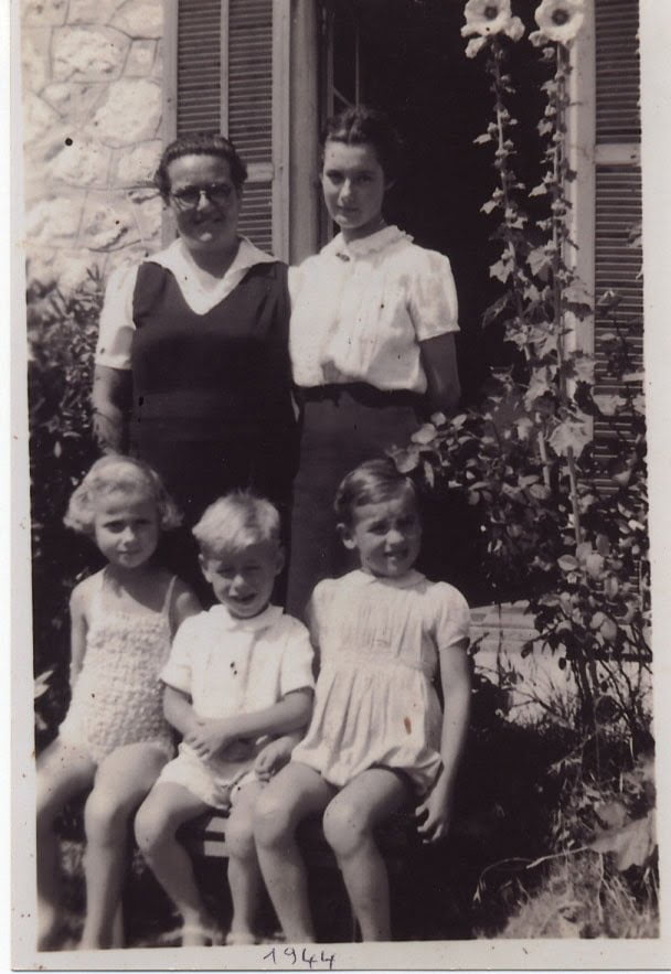 Eliane dit Minette, Mickael en juin 44 avec Mme MICHEL dit tante Miche avec sa fille Sonia