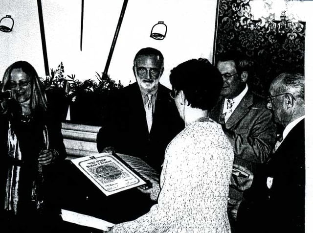 Remise du diplôme à Françoise Gallois Chaufournais le 28/09/2005 à Vendôme