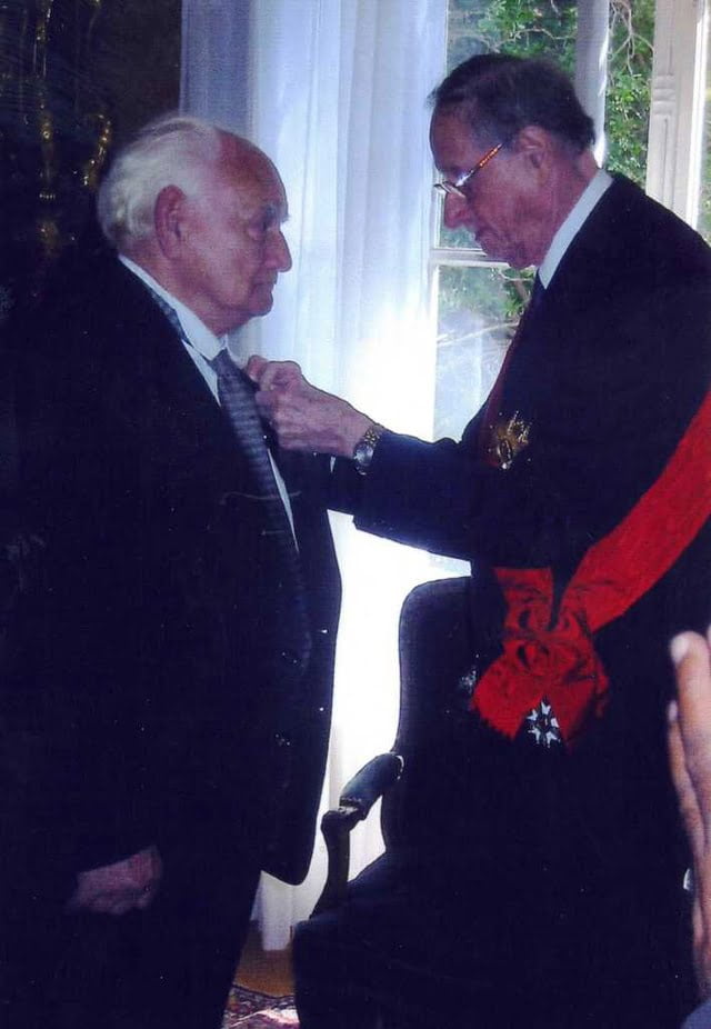 Remise de la Légion d'Honneur à Zoltan Kékési le 25 juin 2007 par l'Amiral de Gaulle