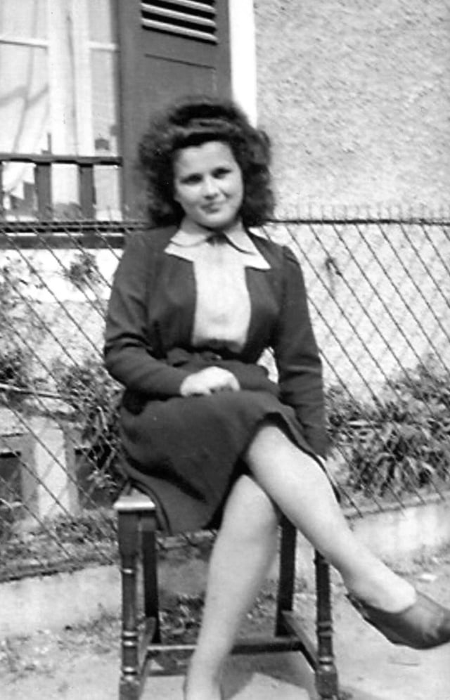 Pau 1944 Une des soeurs Goland 