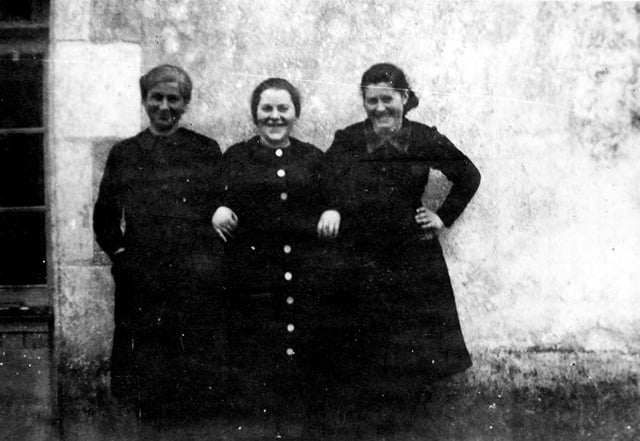 Madame SAMY entre Marthe Rouhaud et Héloïse Chasseriau