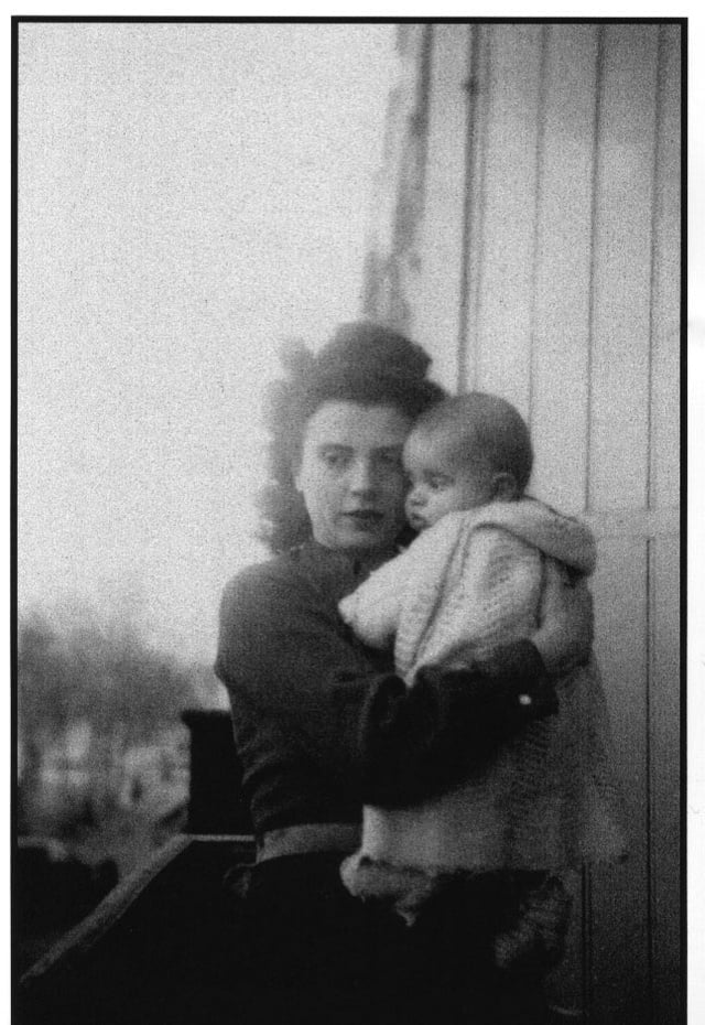 Ginette née ROUQUET avec son fils jean-Pierre en 1944