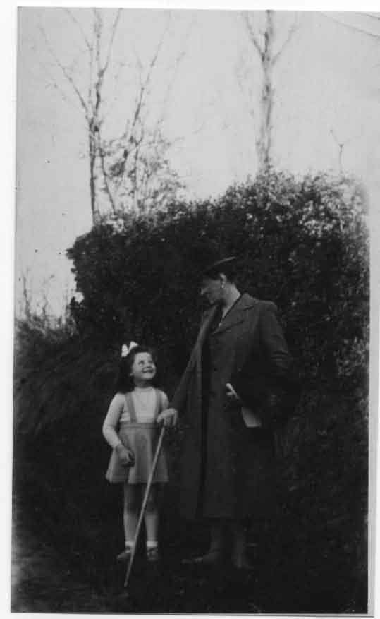 Jeanne BERTHOUMEYROU avec Paulette BERGMAN en 1943