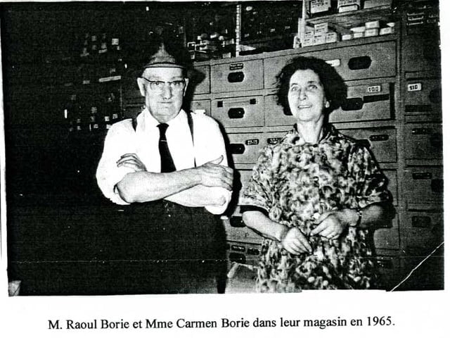 Raoul et Carmen en 1965 dans leur magasin