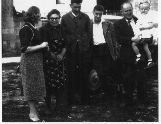 La mère de M. STANFELD, mme Alphonsine FILAGRE, son fils Marcel, M. STANFELD (enfant)