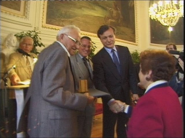 Roger et Colette, remise de médaille