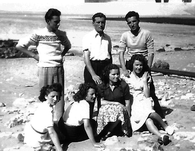 Simon Filippi frère de Jean, M. Fougnet et Jean Filippi, Raymonde Faure Suzanne Evrard, Renée Feldman et Lucette Rippe