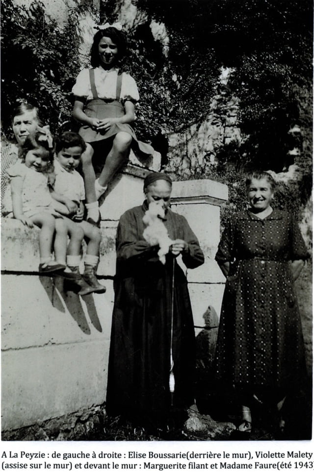 en 1943 à la Peyzie Elise BOUSSAIRE derrière le mur