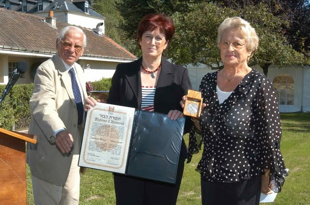 Remise de la Médaille des Justes le 9-09-2004 à La Roche Guyon