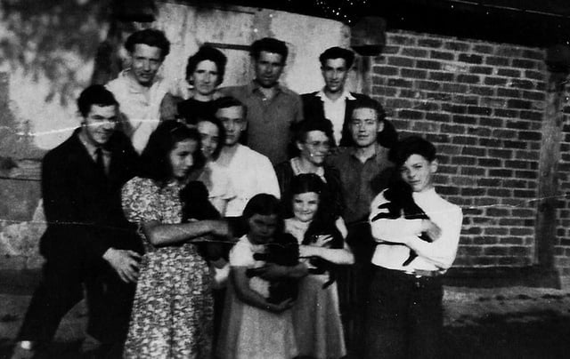 En haut dernier à droite jean Pojzman à gauche Charles Chevassus