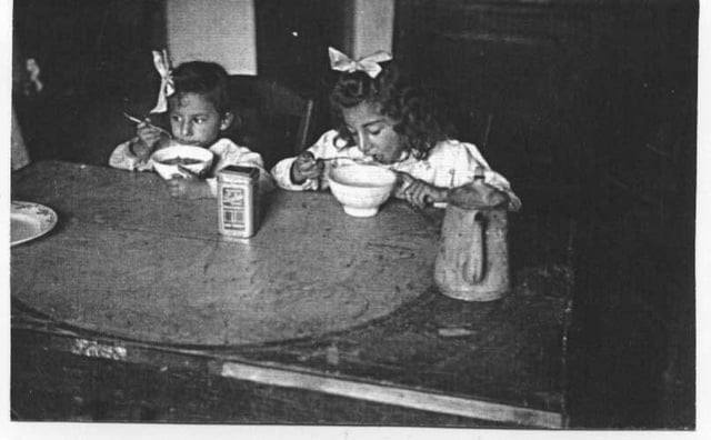 Claudine CATTAN et Denise PREZIOSO en 1947