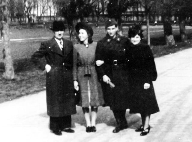 en 1942, de gauche à droite Lucien Flachot, sa fille Renée, son fils Guy et sa femme Juliette