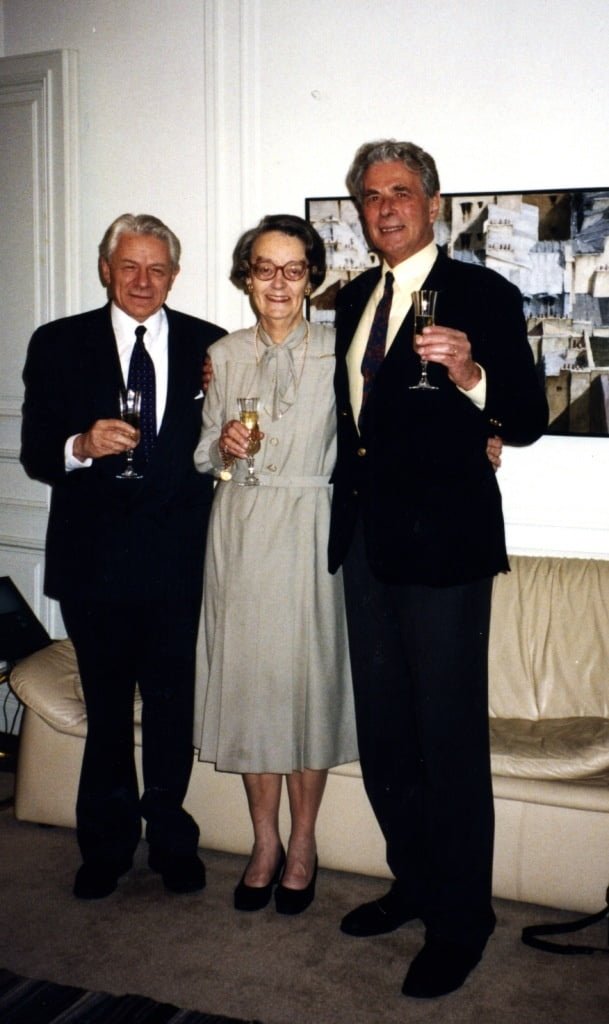 Raymonde Faouillaire avec à sa droite Monsieur De Montbrison