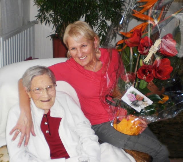 Vire 10 Mars 2011 Madeleine 100ans et sa fille M-M. R