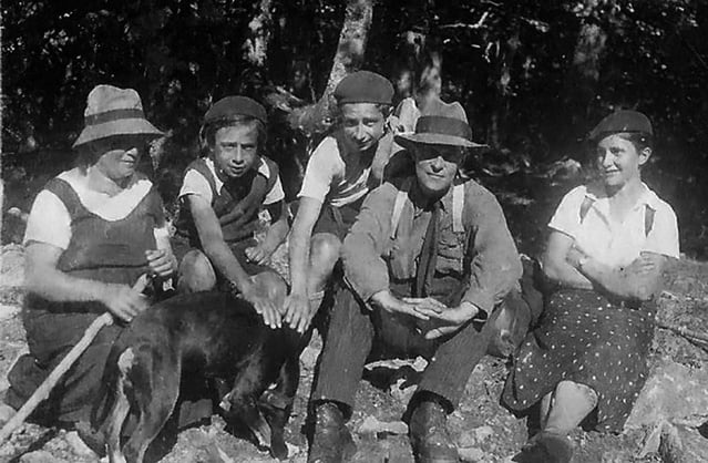 Joseph avec sa femme et trois de ses enfants