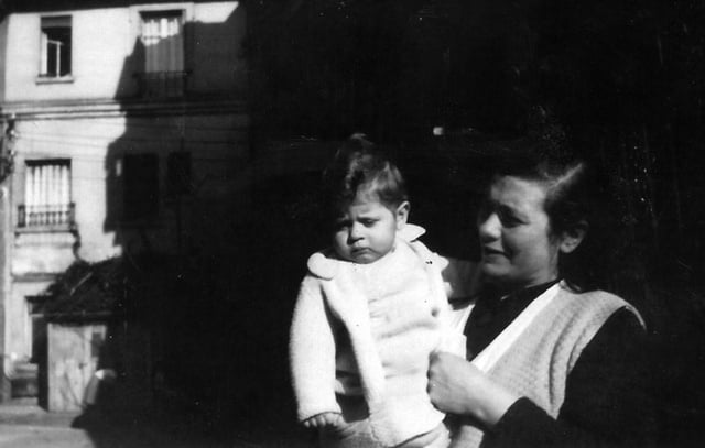 Sarah Groman dite Mamouchy avec Christiane dans les bras