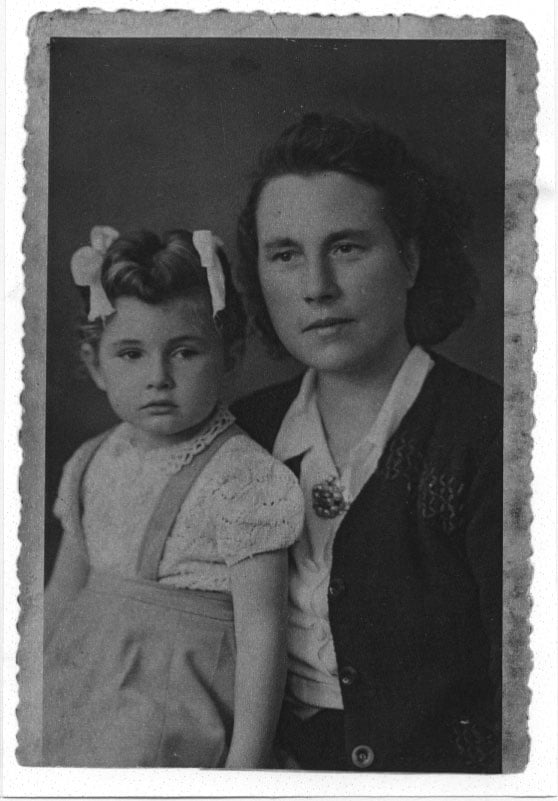 Simonne avec sa fille adoptive