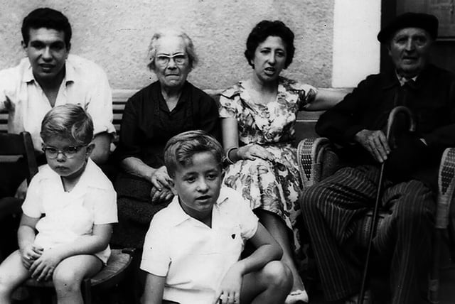 Léon, Henriette avec les deux enfants sauvées et leurs enfants