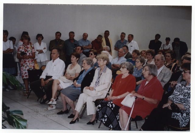 Marie jeanne AMPHOUX au 1° rang en veste noire et Odette et Rebecca SCHERR en rouge