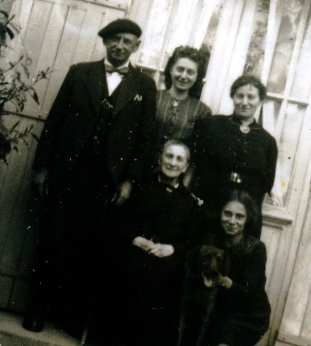 La famille Weill à Ligueux 29/03/44 en haut à droite Rose Weill camouflée par Mme LAFON