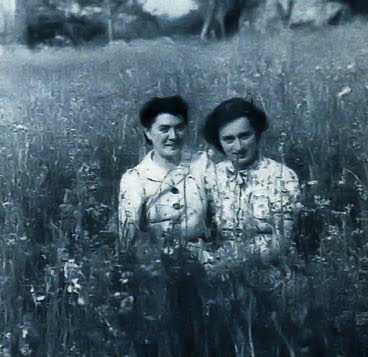 A droite, Janine Wolf