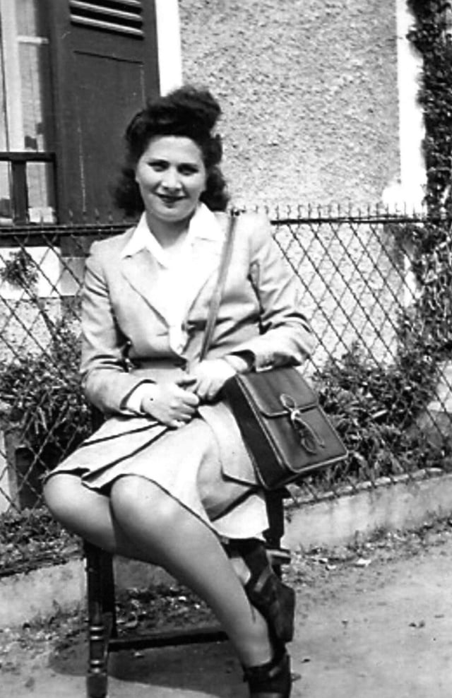 Pau 1944 Une des soeurs Goland 02