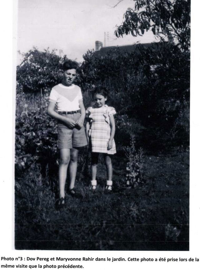 Dov Pereg et Marivonne dans le jardin