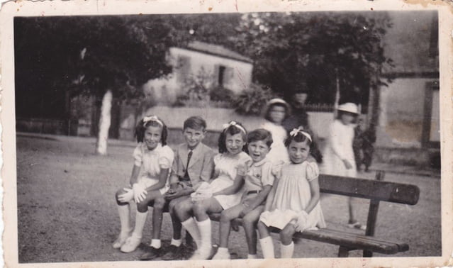 1942, Bernard et Pierre avec leurs cousines