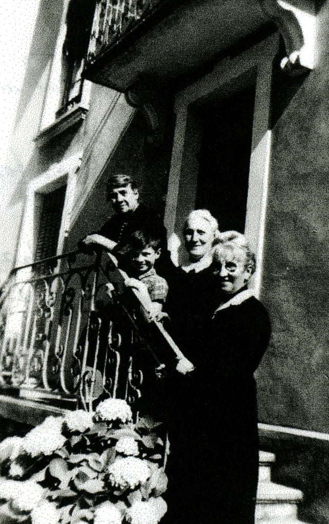 Mémé Charreton et Louise & Joséphine Drevon