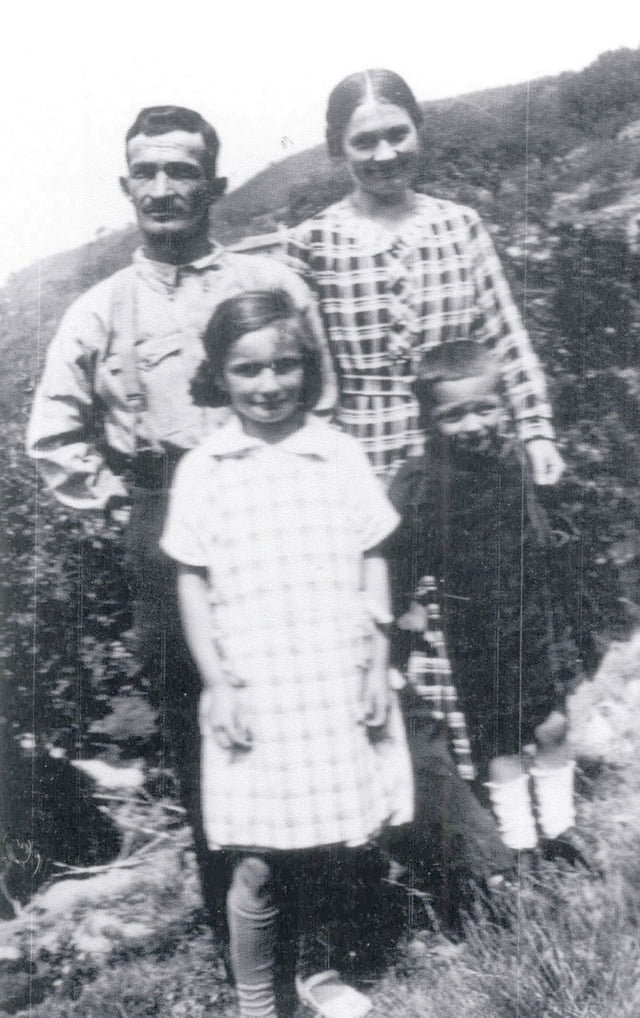 La Famille DEJOUR en 1936 Samuel & Noémie et leurs enfants Hélène et Paul 