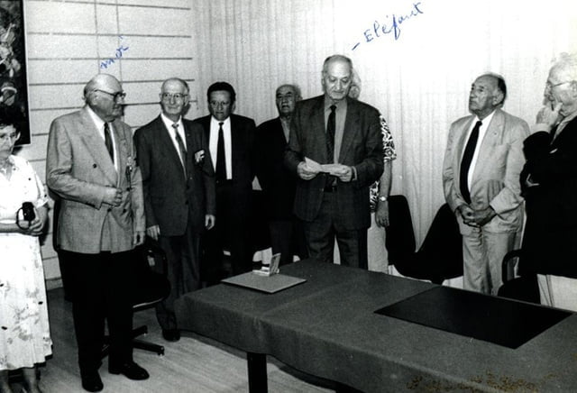 Achille laborie à gauche et la personne sauvée lors de la cérémonie