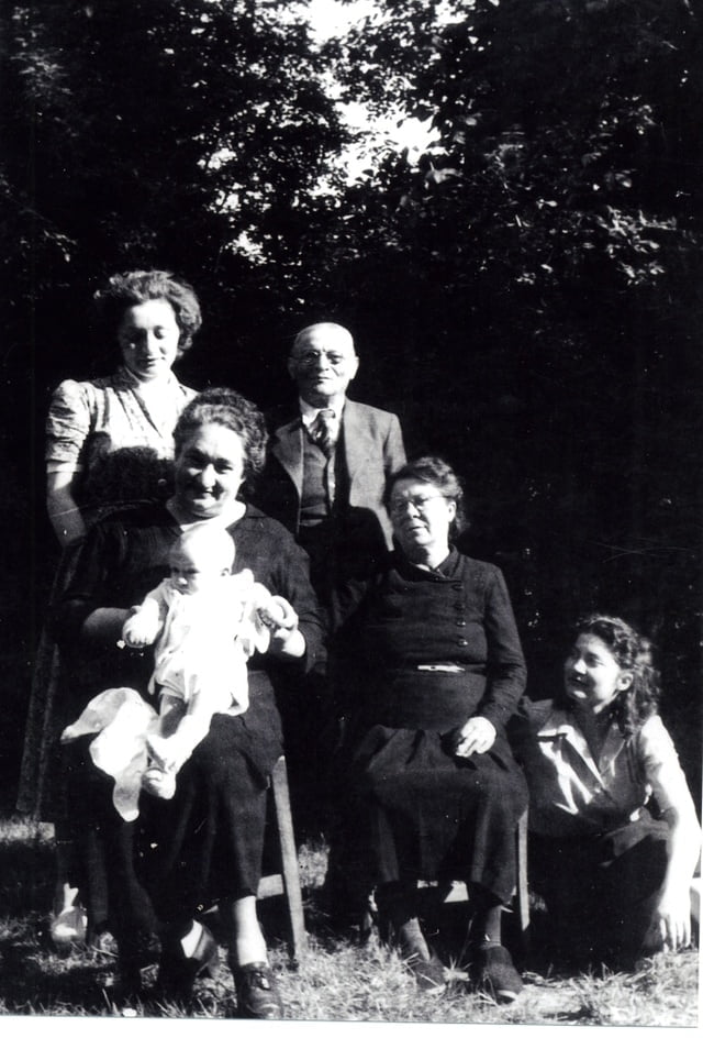 De gauche à droite, Lucile, Luce, Renée-Laure, Elvire et Sadi