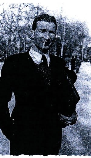 Diego Diaz devant la faculté de médecine