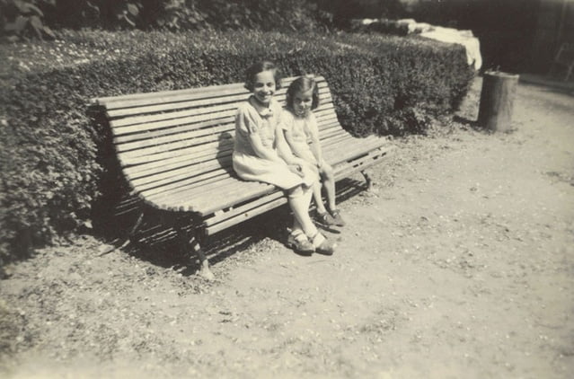 Betty Both avec Monique Sens, la fille du Pasteur Sens.